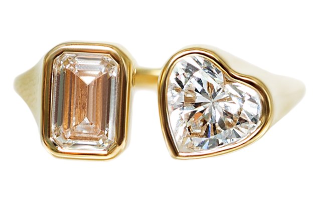 Toi et moi ring with an emerald-cut and a heart diamond