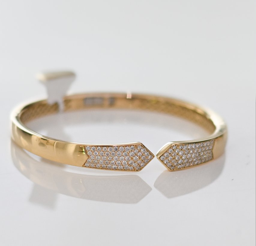 Gold cuff with pavé diamonds