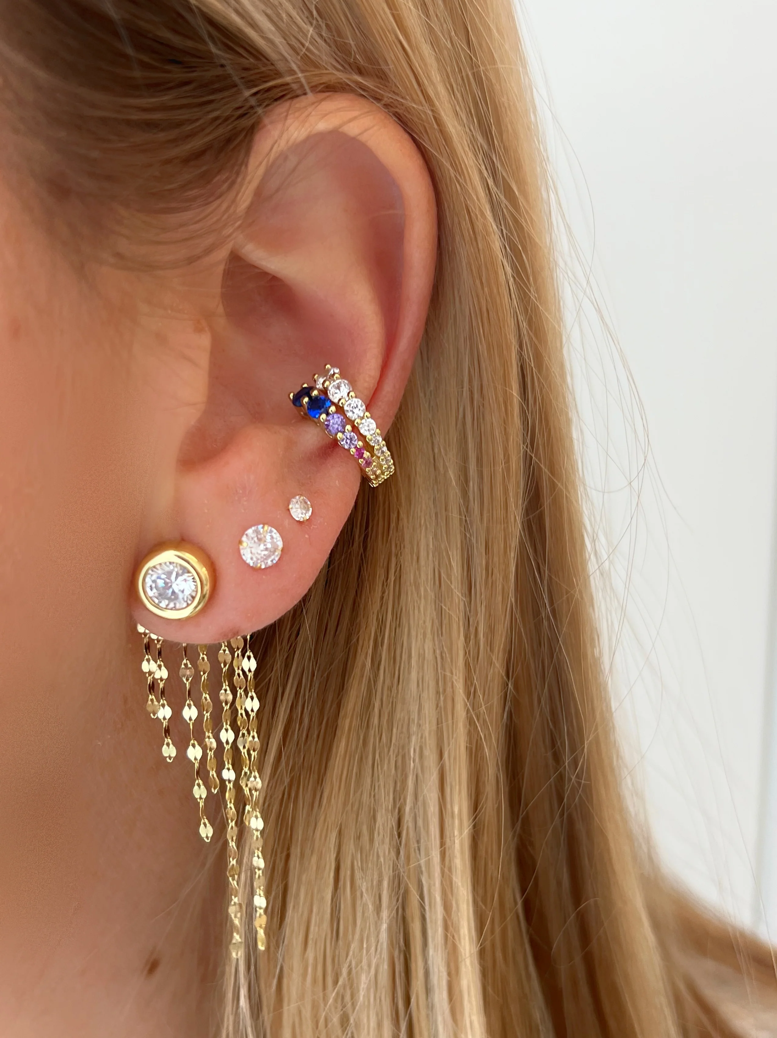 fringe chain earrings model image.webp
