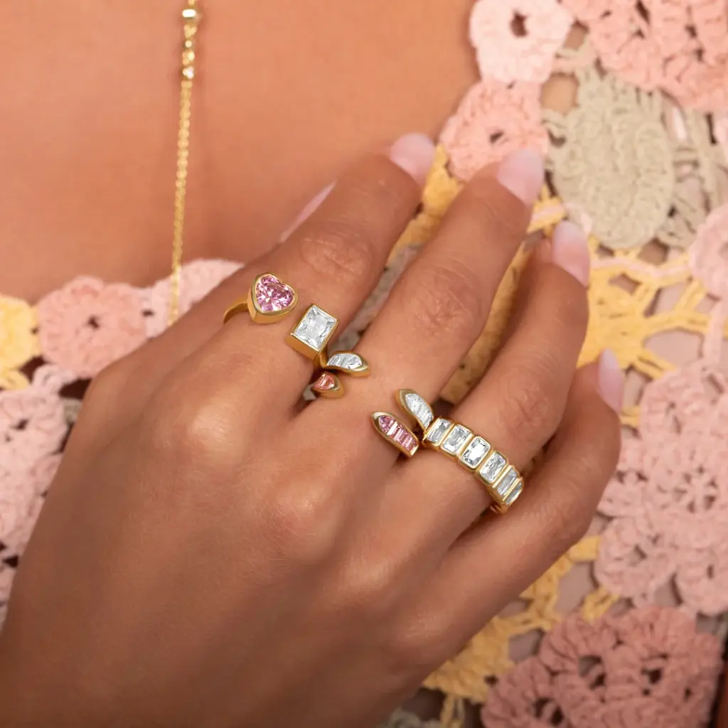 bezel emerald shaped band model image.webp