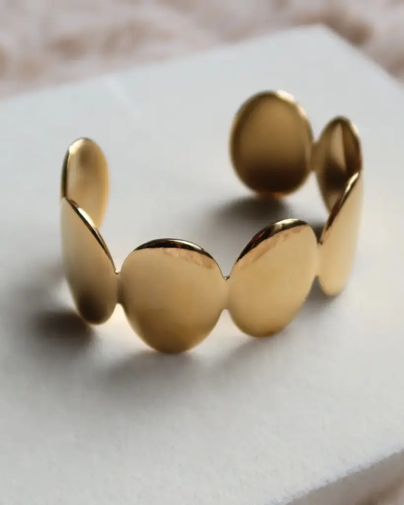 Oval Cuff Yellow Gold
