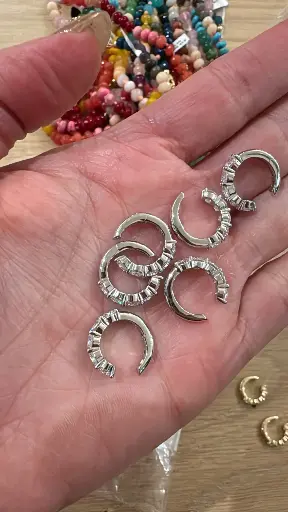 [E-PK-69-1] White Gold Crystal Ear Cuff